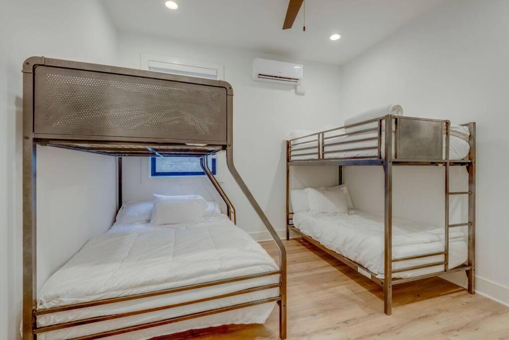 Luxury Downtown Nash/roofdeck/11 Beds Holiday home