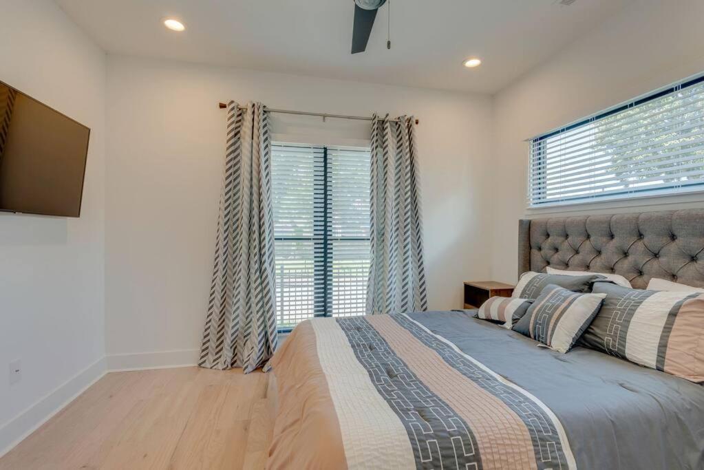 Luxury Downtown Nash/roofdeck/11 Beds Holiday home