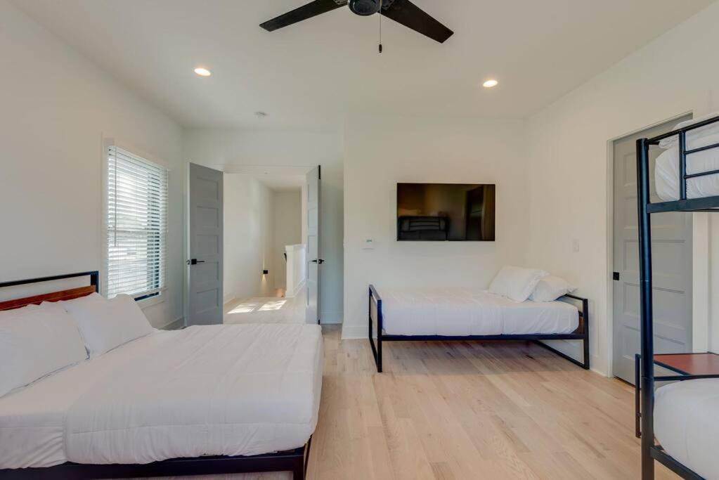 Luxury Downtown Nash/roofdeck/11 Beds Holiday home *